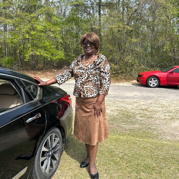 Meet your Posher, Patricia - Picture 1 of 2